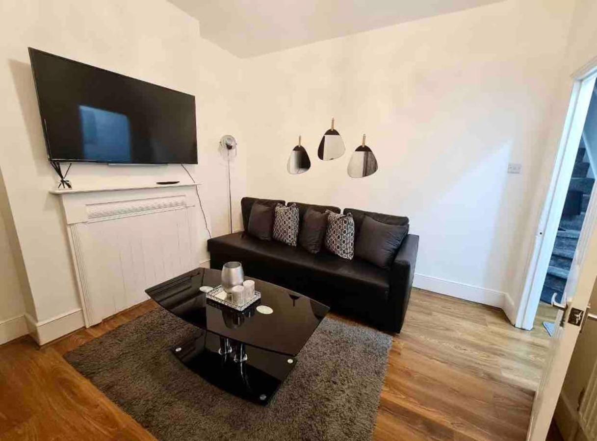 L A Place Croydon, London Villa Norwood Eksteriør bilde